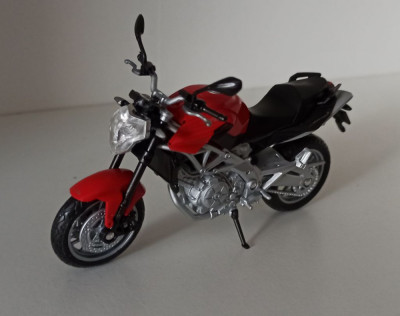 Macheta motocicleta Aprilia Shiver 750 rosu - Welly 1/18 foto