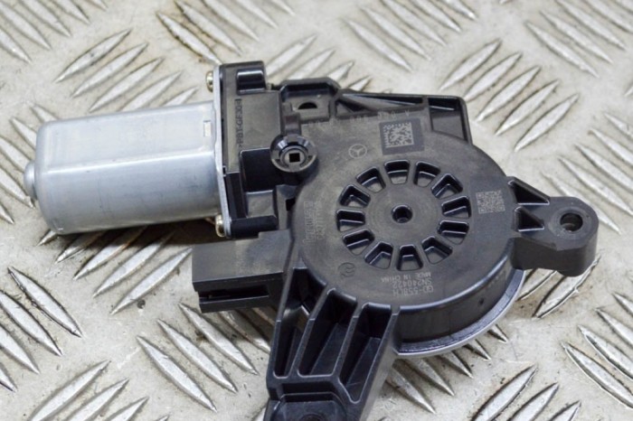 Motor macara geam ușă st&acirc;nga spate MERCEDES-BENZ A V177, Z177 2021 OEM: A0009060808,C82777-100 15099146