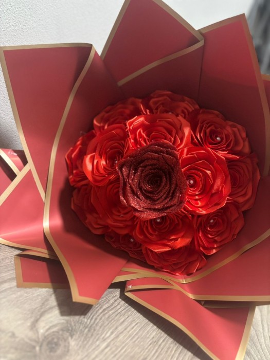 Buchet de trandafiri din satin
