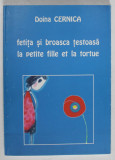 FETITA SI BROASCA TESTOASA / LA PETITE FILLE ET LA TORTUE de DOINA CERNICA , EDITIE IN ROMANA SI FRANCEZA , ilustratii de ANA CONSTANTINESCU , 2009