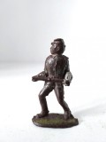 Figurina plastic maro, soldat (afro-american?) incomplet, stantat, 6.5cm