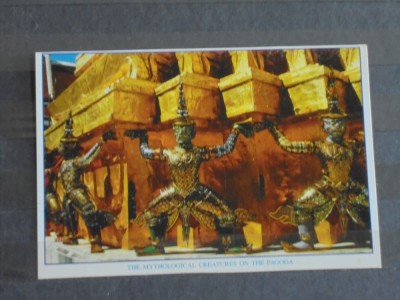 TAILANDA - BANGKOK - CREATURILE MITOLOGICE DE PE PAGODELE DIN TEMPLU LUI BUDDHA foto