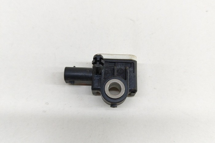 Senzor de impact st&acirc;nga față TESLA MODEL X 2016 OEM: 1060058-00-A | 27211499