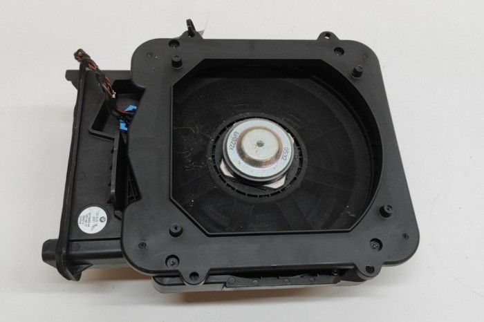 Subwoofer podea st&acirc;nga BMW X1 F48 2016 OEM: 9275995 | 32053641