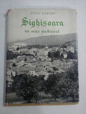 SIGHISOARA UN ORAS MEDIEVAL - ERICH DUBOWY foto