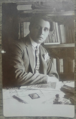 Portret tanar la birou// Brasov 1933, tip CP foto