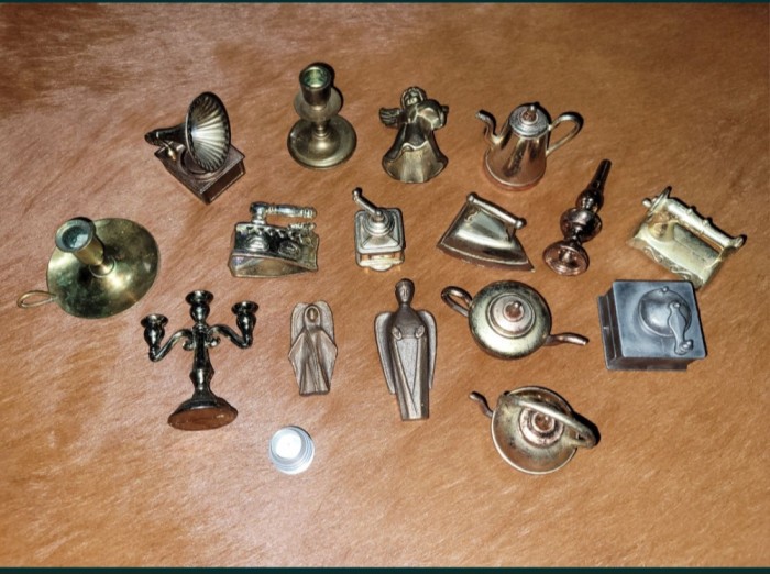 Lot 17 miniaturi din metal