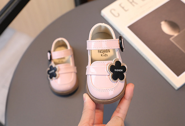 Pantofiori roz din lac - Fashion (Marime Disponibila: 6-9 luni (Marimea 19