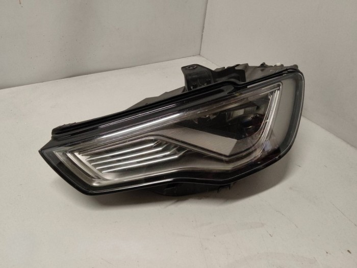 Audi A3 S3 8V Headlight/headlamp 8V0941033AF