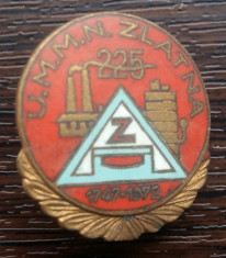 INSIGNA PERIOADA COMUNISTA,INDUSTRIE, UMMN ZLATNA,COMEMORATIVA 225 ANI 1747-1972 foto