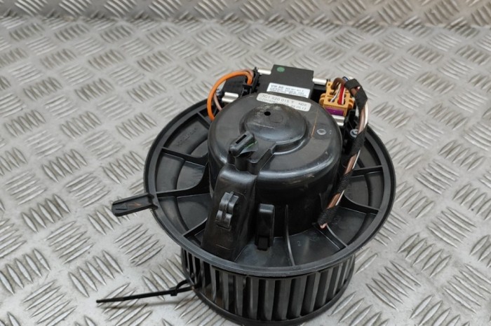 Ventilator aeroterma VW PASSAT Variant B7 365 2012 OEM: 3C0907521F,CZ246810-5384,3C1820015T,F011500081 | 30657520