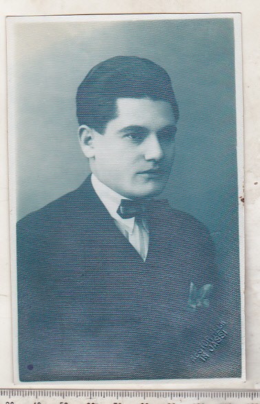 bnk foto Portret de barbat - Foto Nestor Heck