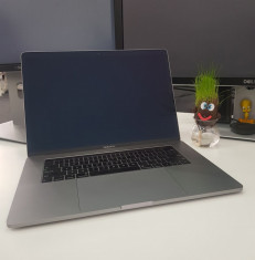 MacBook Pro Retina 15&amp;quot; Touch Bar 2018 foto