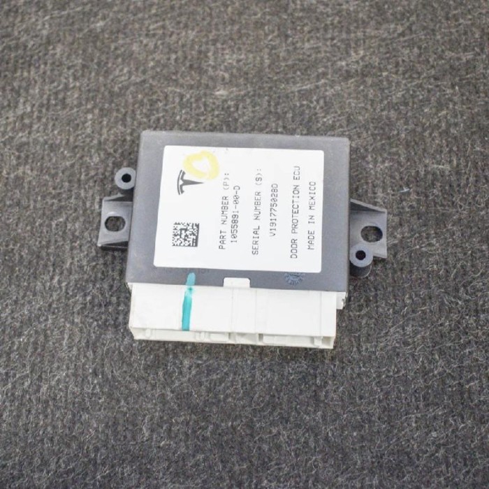 Modul de control ușă st&acirc;nga spate TESLA MODEL X 2018 OEM: 1055891-00-D 10038617