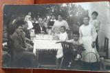 Fotografie tip carte postala, familie la masa, perioada interbelica