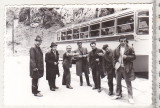 Bnk foto Excursionisti langa autocar ONT TV-2, Alb-Negru, Romania de la 1950, Transporturi