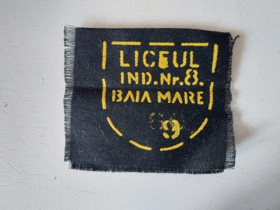 Numar matricol scolar ecuson anii 80, Baia Mare, LICEUL IND. Nr. 8. foto