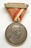 u219 AUSTRIA UNGARIA MEDALIE ARGINT PENTRU VITEJIE IMPARATUL CARL0LUS 1916 cu bareta invalid de razboi varianta mare 40mm STARE FOARTE FRUMOASA