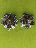 Pereche de sfesnice argintate, forma de floare