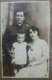 Capitan roman cu sotia si copilul, 1930// fotografie