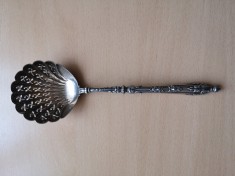 Saupoudreuse ( lingura de presarat zahar) din argint