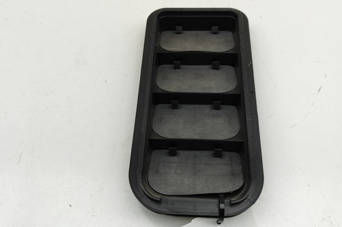 Grila de ventilație caroserie AUDI Q4 SUV F4B 2024 OEM: 7N0819465F | 32042740