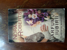 Nora Roberts -Parfumul iubirii Seria Cvartetul mireselor foto