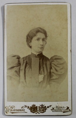 FOTOGRAF CRE. DURANDO , ROMA , DOAMNA CU ROCHIE NEAGRA , FOTOGRAFIE C.D.V. , SFARSITUL SEC. XIX foto