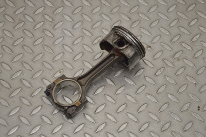 Piston OPEL VECTRA C 2002 OEM: 674 20510296