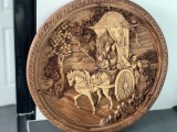 Deosebit tablou oriental vechi,mandarin &icirc;n relief,masiv diametrul 45 cm,realizat &icirc;n stil oriental ,,Trăsură imperială trasă de cai&rdquo;,de colecție/decor.