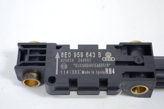 Senzor de impact dreapta spate AUDI A4 Avant 8ED, B7 2008 OEM: 8E0959643B 2855717