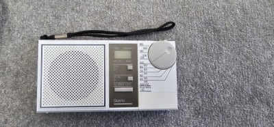 RADIO QUART , FM-AM , FUNCTIONEAZA . foto