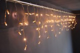 Instalatie turturi Craciun, Hoff Net, 108 LED-uri albe cu lumina calda + 12 LED-uri flash, 4.5 x 0.5 m, interior / exterior, cab