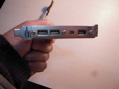 Conexiune spate desktop 2xUSB 2.0 si 1 x firewire 4, 1 x firewire 6, la placa foto