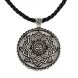 COLIER TIBETAN ARGINTIU CU MANDALA ȘI MANTRA AUM