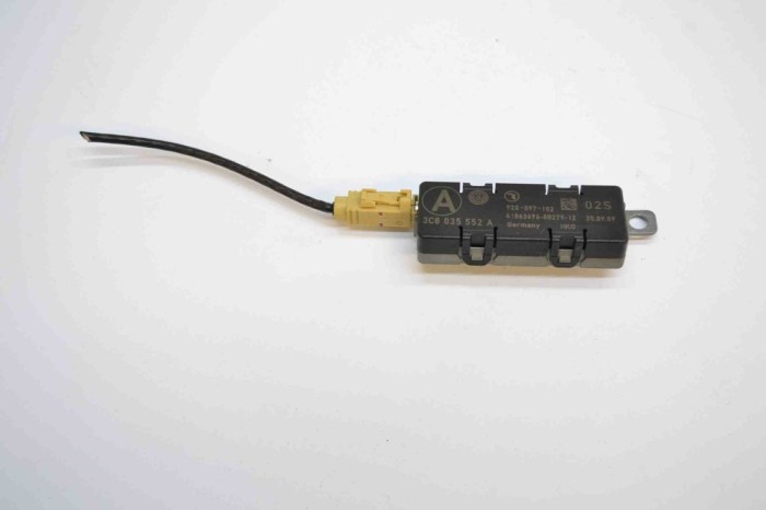 Amplificator de antena VW PASSAT CC 357 2009 OEM: 3C8035552A