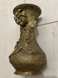 Vază vintage Art Nouveau, bronz, cu motive vegetale și florale, inaltime 17 cm, gura 8 cm, circumferinta 12 cm, metal masiv, un obiect frumos