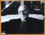 Autograful muzicologului britanic Michael Nyman pe fotografie