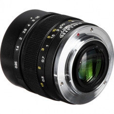 Obiectiv compact Mitakon 35mm F0.95 Mark Speedmaster pentru camerele cu montura MFT