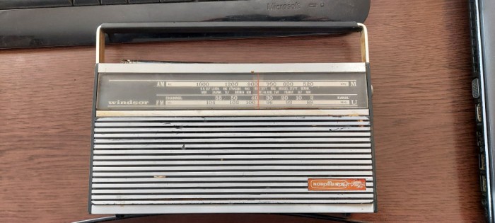 RADIO NORDMENDE WINDSOR MODEL 190A TRANZISTORI , NU FUNCTIONEAZA CUM TREBUIE !!