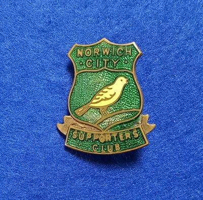 Insigna metalica fotbal - NORWICH CITY FC (Anglia) foto