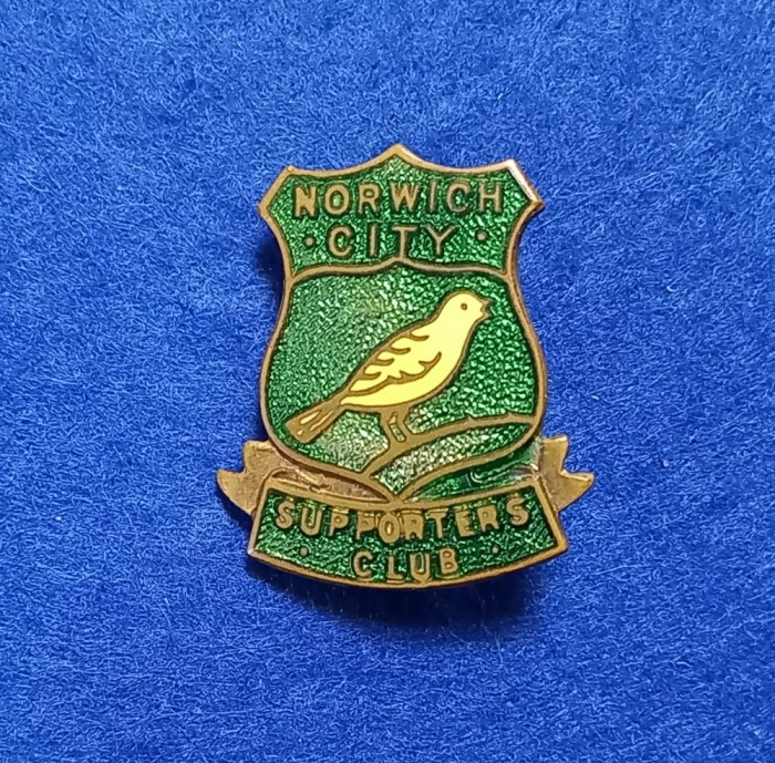 Insigna metalica fotbal - NORWICH CITY FC (Anglia)
