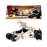 Cumpara ieftin Batmobilul cu figurina si camuflaj