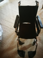 Caru? scaun cu rotile pentru persoanele cu dizabilita?i. foto