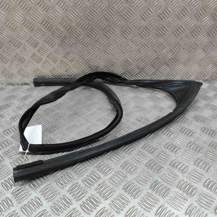 Garnitura ușă dreapta față JAGUAR I-PACE X590 2020 OEM: J9D3-21596-A