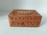 * Caseta cutie de lemn, Teak Wood, Made In India, sculptata manual, cu intarsii de sidef in forma de floare, 15x10x6.5cm