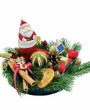 Aranjament Craciun cu lumanare tip Mos Craciun si elemente naturale de sezon (Multicolor)
