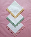 Lot de 3 batiste Vintage cu margine crosetata manual si broderie