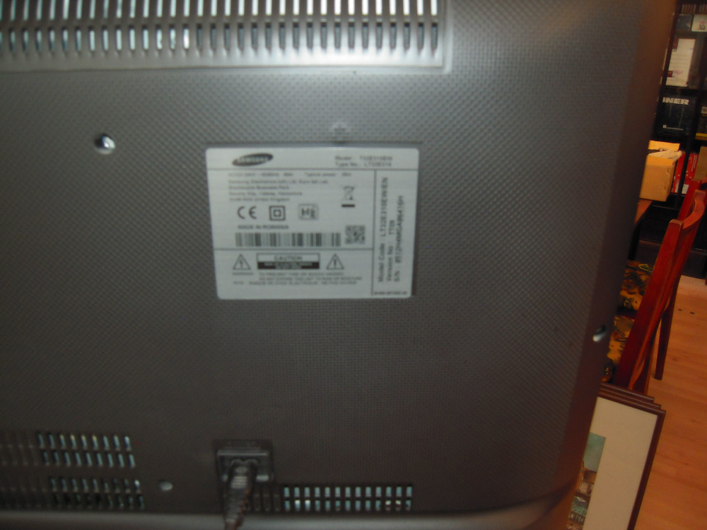 Televizor DEFECT (cu DISPLAYUL SPART), Samsung LT32E310EW, 80 cm, pentru  piese, 81 cm, Full HD | Okazii.ro