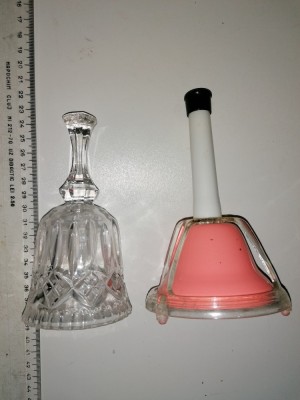 LOT 2 CLOPOTEI / CLOPOT STICLA , UNUL TRANSPARENT , CELALALT COLORAT foto